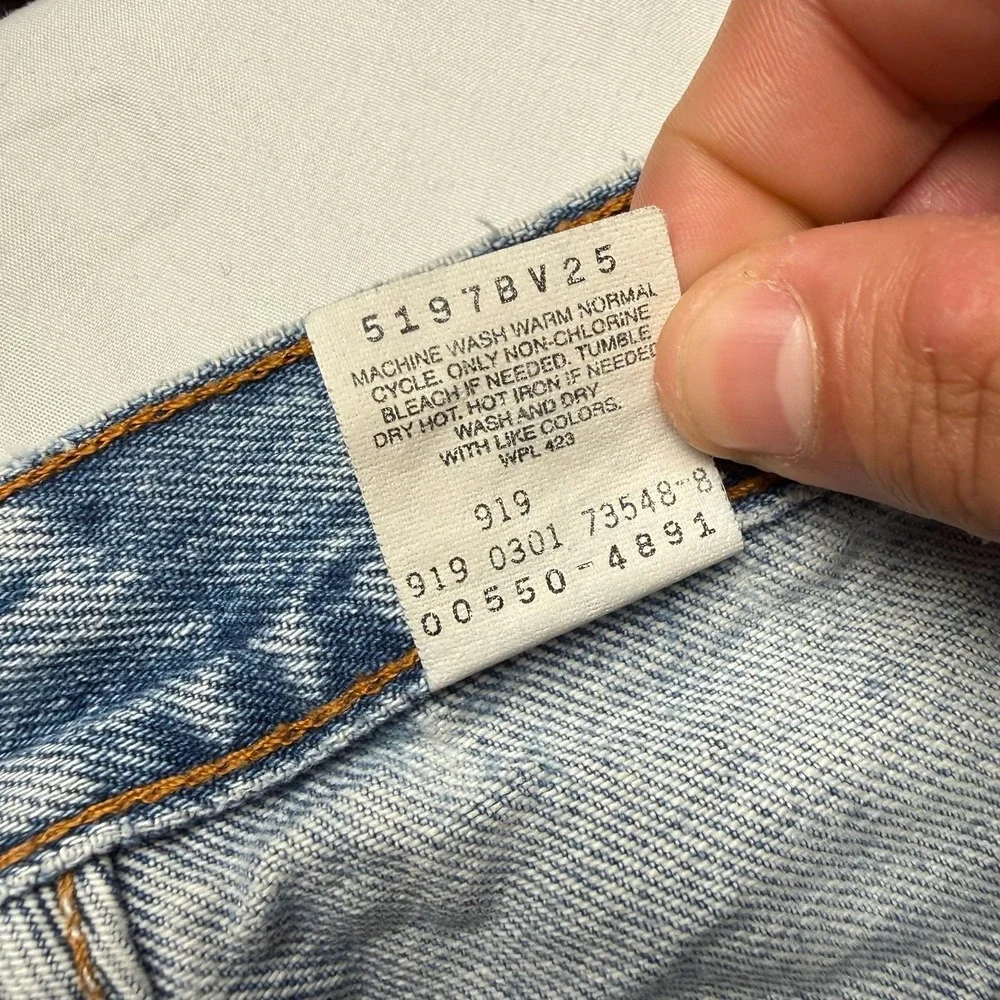 Levis 550 Jeans Mens 34x32 Blue Light Wash Relaxed Tapered Denim Zip Fly Casual